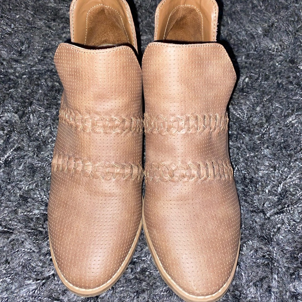 BROWN BOOTIES